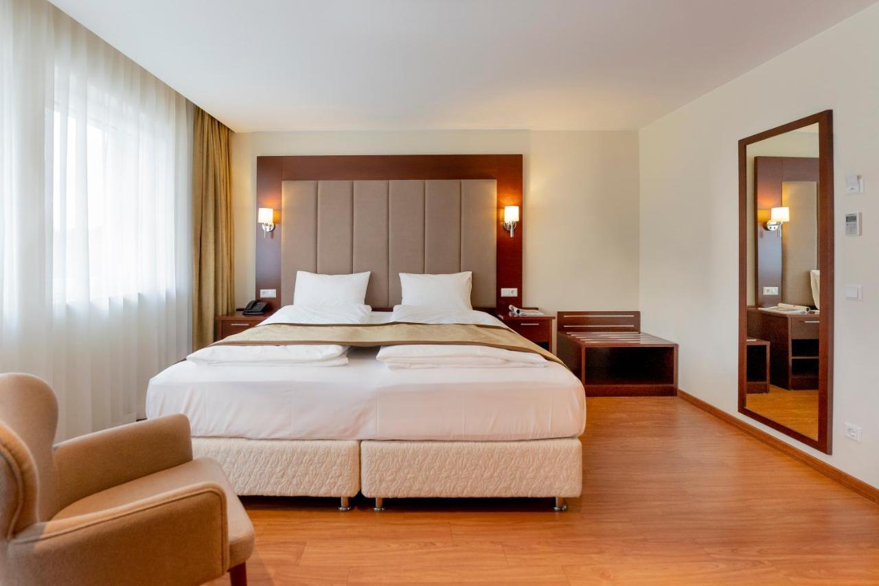 Palast 3*